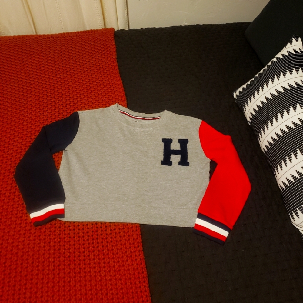 SOLD ✨️ Tommy Hilfiger Vintage Cropped Sweater - Picture 4 of 7